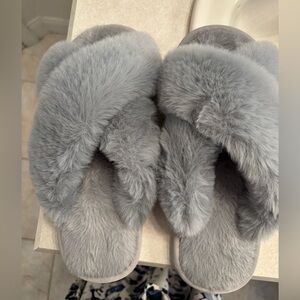 Cozy Gray Faux Fur Women's Slippers